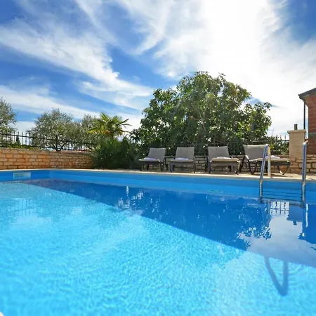 Bianca With Pool In Istria,tar Vila